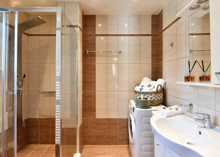 Trifylia فيلة باروس