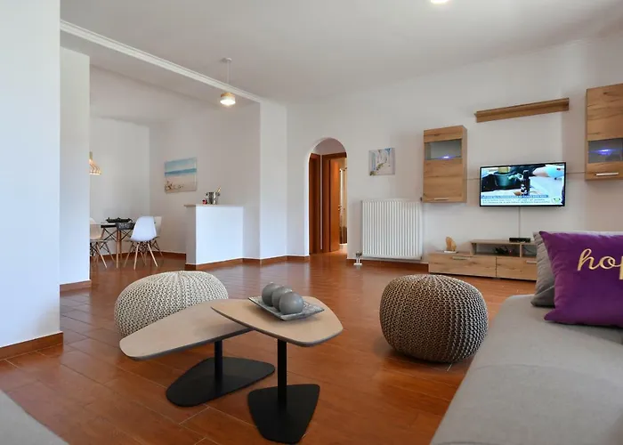 Trifylia Parikia (Paros)